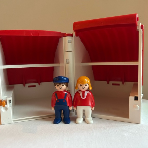 🏡Playmobil Playhouse with 2 Figures. Excellent Condition. - Picture 2 of 9